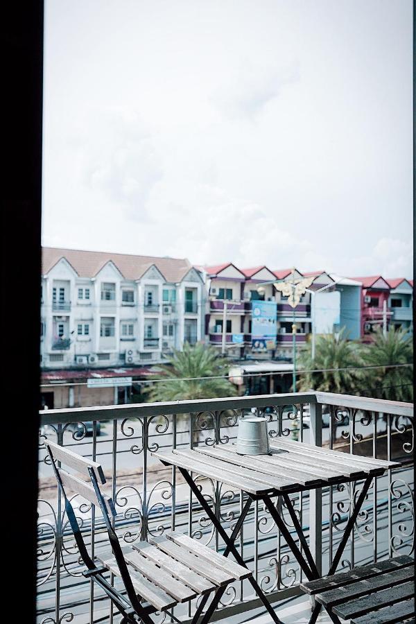 Hotel Pine Cafe'&Bed Phra Nakhon Si Ayutthaya Zewnętrze zdjęcie