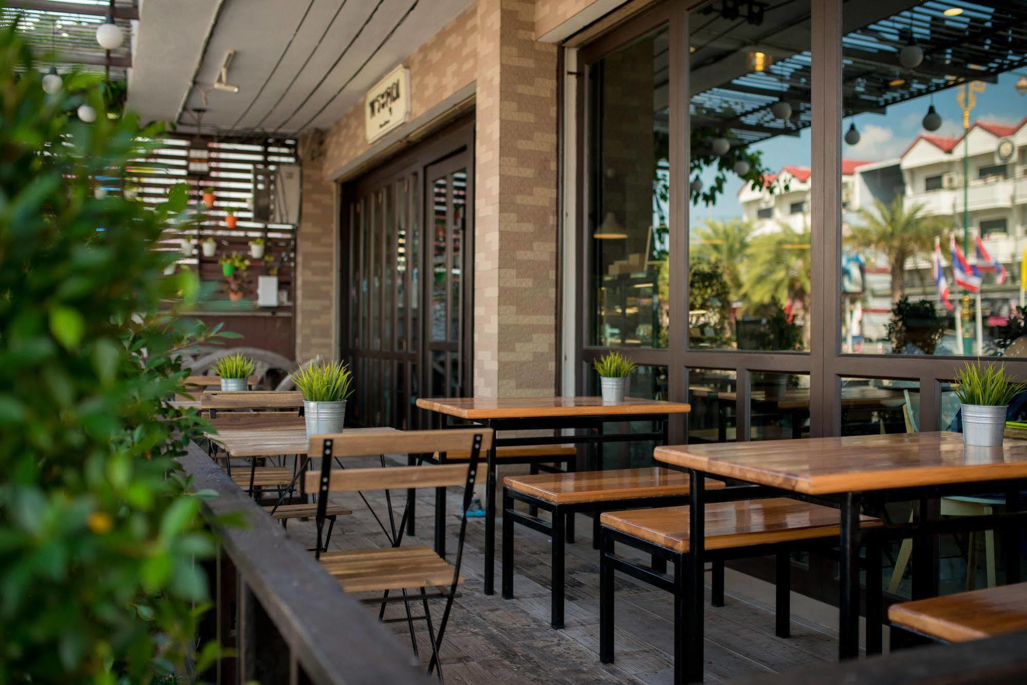 Hotel Pine Cafe'&Bed Phra Nakhon Si Ayutthaya Zewnętrze zdjęcie