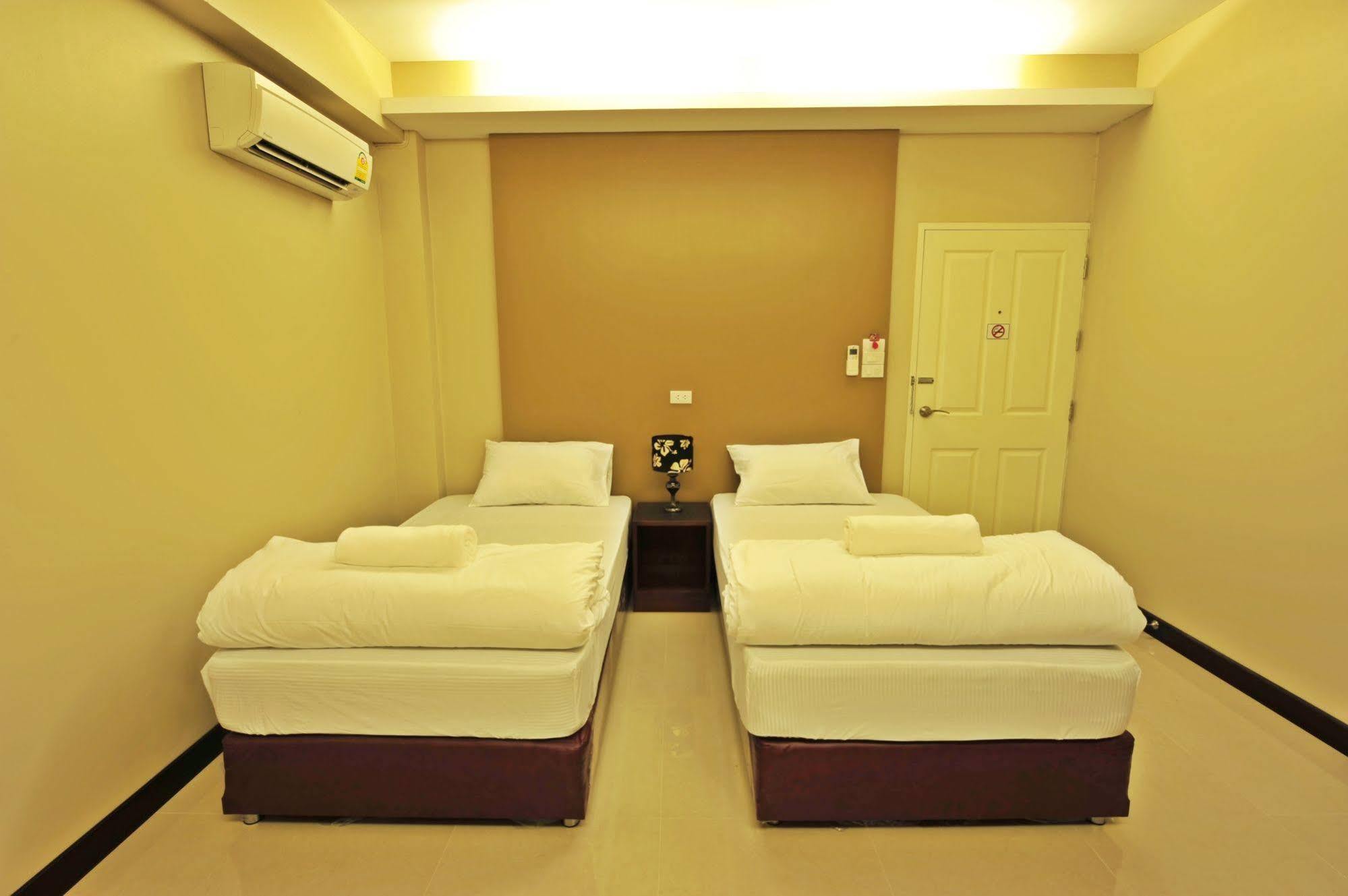 Hotel Pine Cafe'&Bed Phra Nakhon Si Ayutthaya Zewnętrze zdjęcie