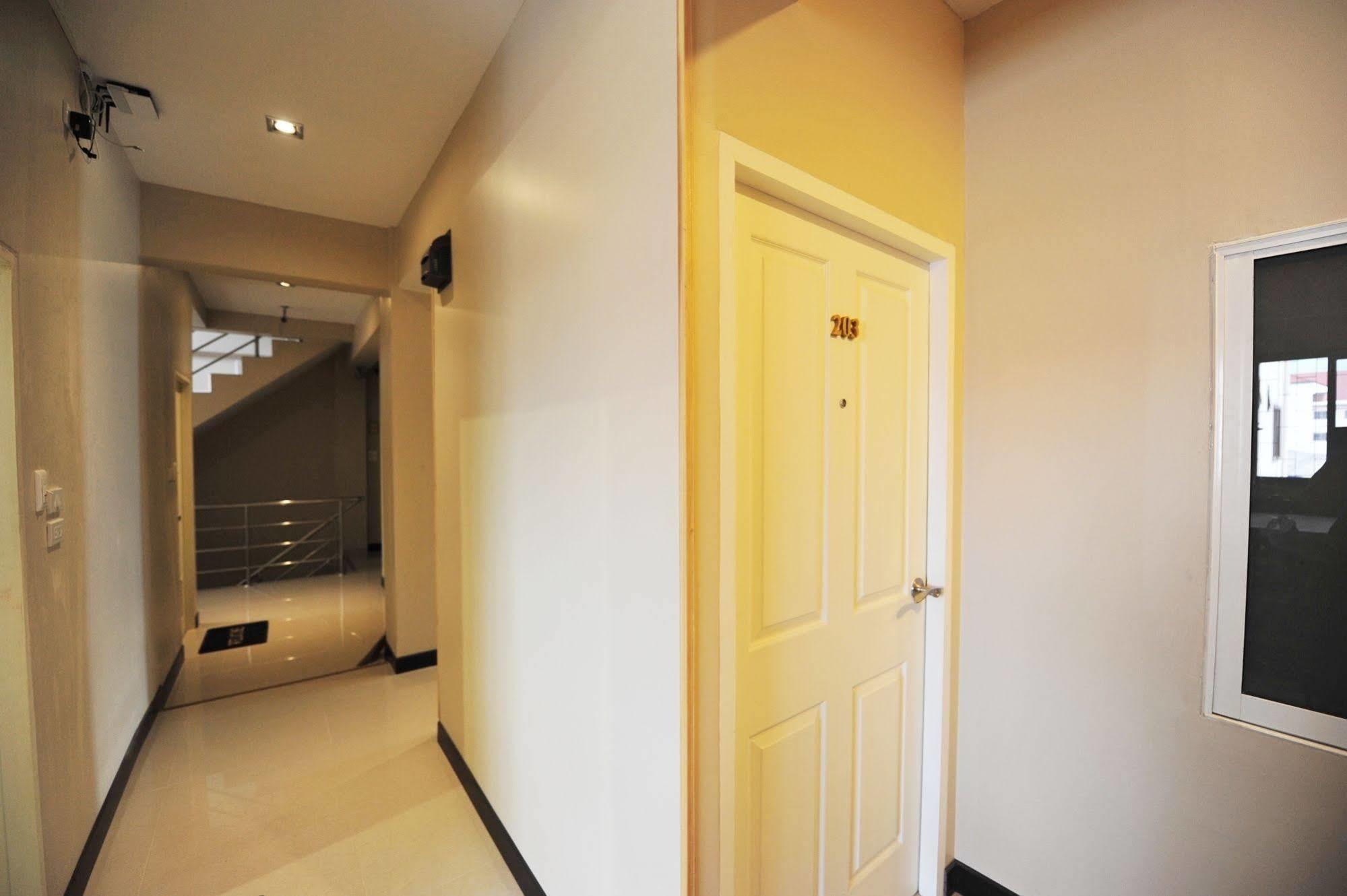Hotel Pine Cafe'&Bed Phra Nakhon Si Ayutthaya Zewnętrze zdjęcie